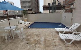 Conforto na PG: Ar Condicionado, Piscina, 3 quadras da Praia, Cama Box